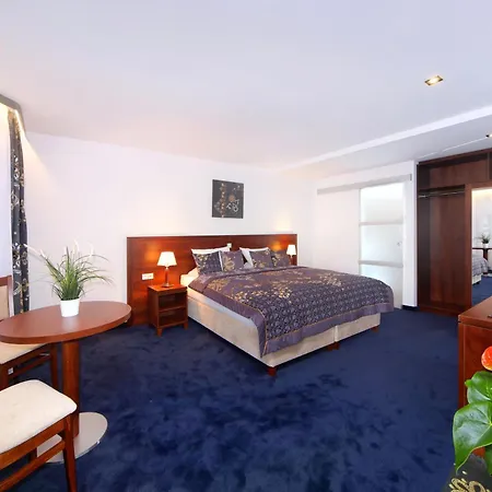 Hotel 1920 4*